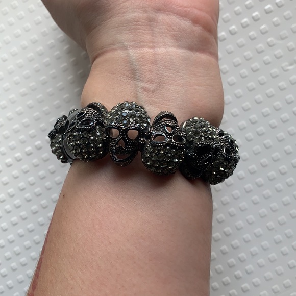 COPY - Beverly Hills Crystal Skull bracelet - Picture 5 of 8